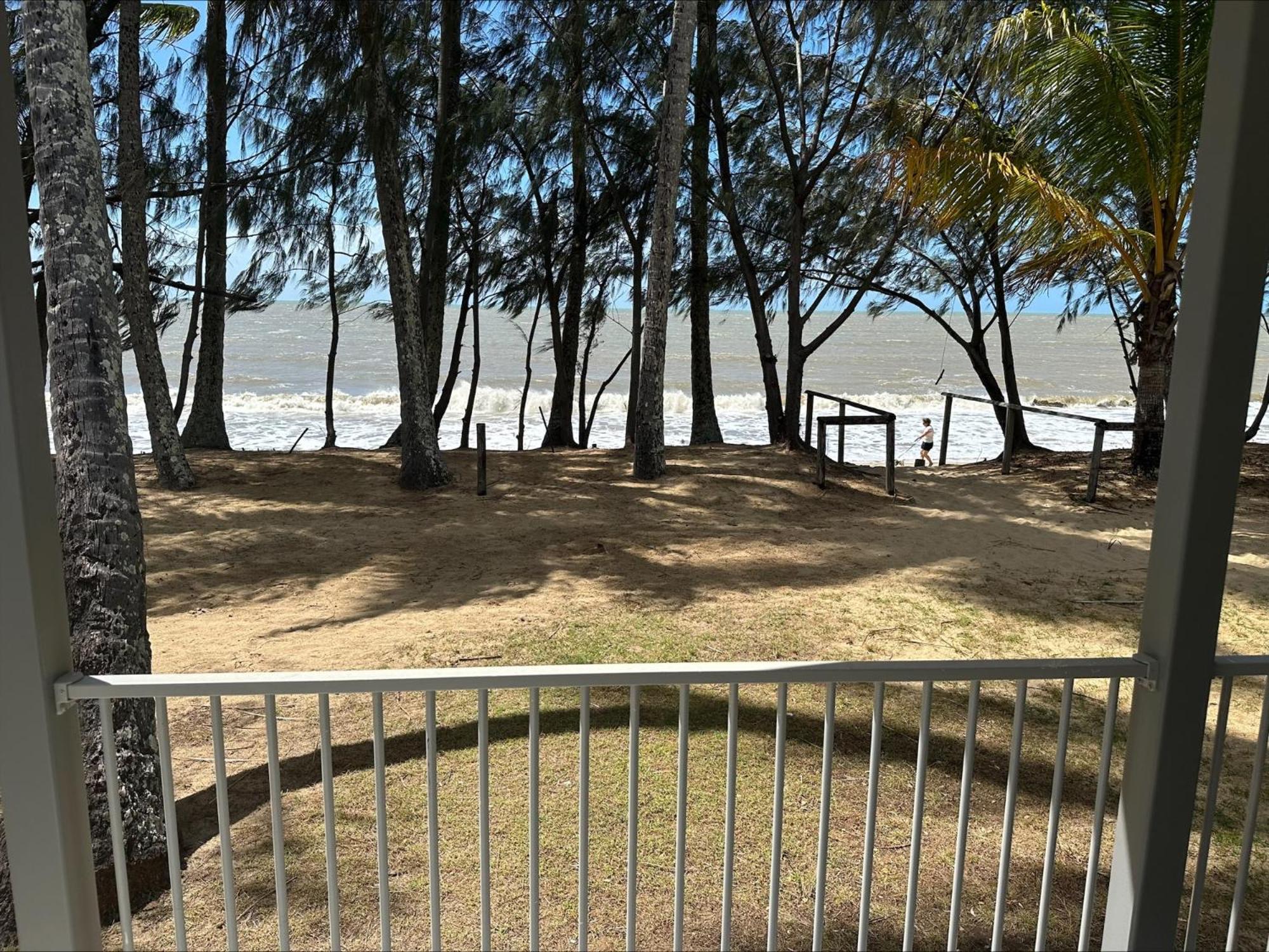 Ellis Beach Oceanfront Holiday Park Palm Cove Exterior photo